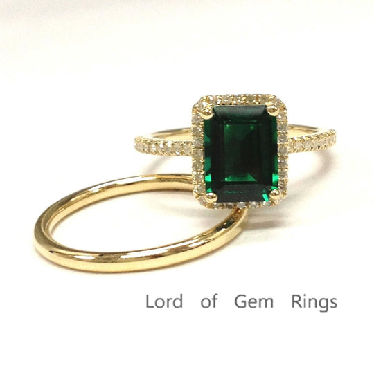 Emerald Shape Emerald Diamond Halo Ring with Plain Gold Band Bridal Set