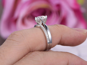 Solitaire Round Moissanite Bridal Set Diamond Curved Band - Lord of Gem Rings