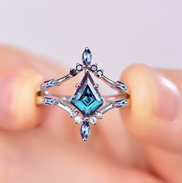 Vintage Kite Alexandrite Diamond Ring Bridal Set in 14K Gold - Lord of Gem Rings